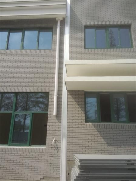 多种变形成因下的成品变形缝装置设计制造